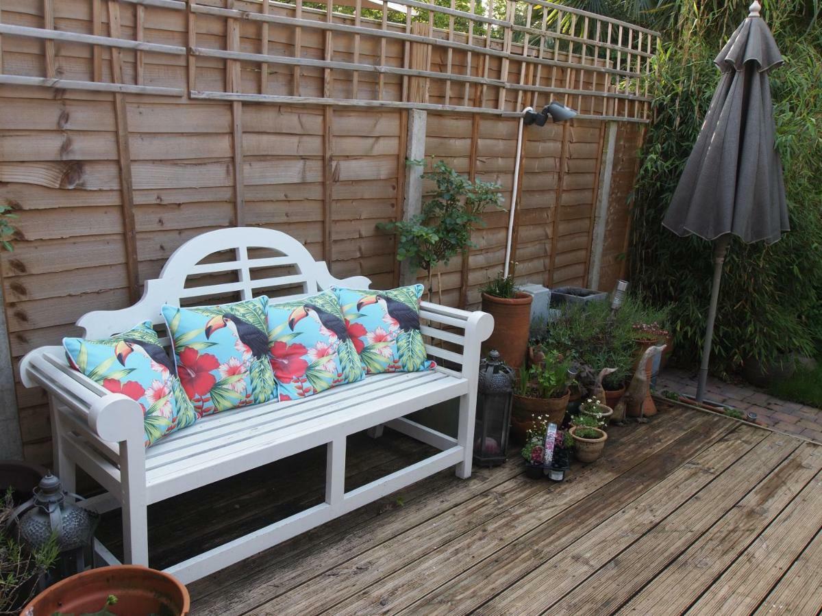 Friendly Home In South London Morden Exterior foto